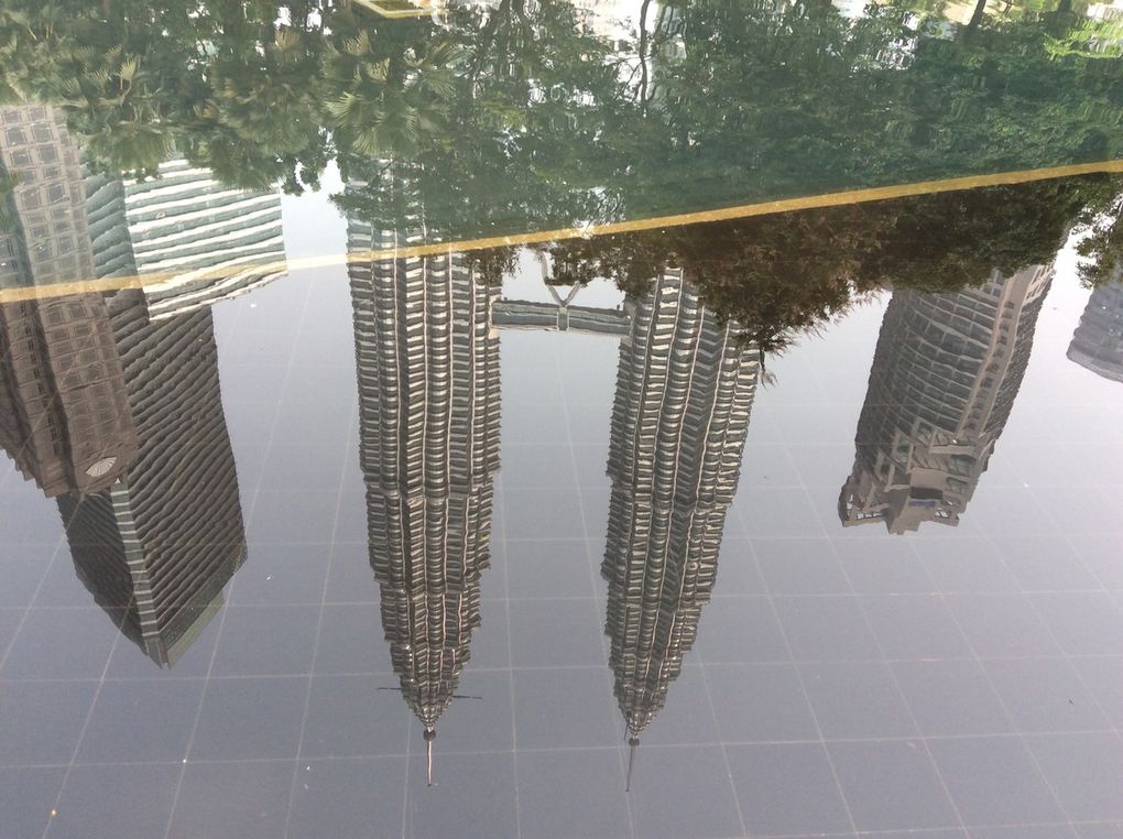 Diaporama des tours Petronas ou Twin towers hautes de 452 mètres