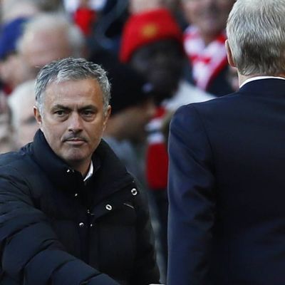 El Saludo de Mourinho con Wenger 