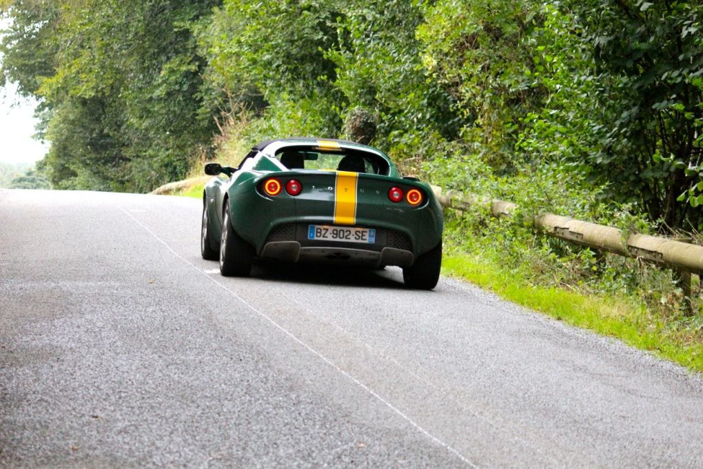 rallye cartoraphique artois lys 2012
la grange au damier st venant anciennes mg porsche alpine ferrari r8 simca alfa caterham lotus