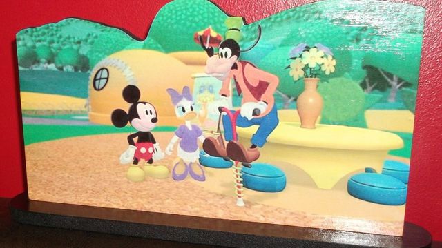 Déco sur socle de Mickey en bois fin