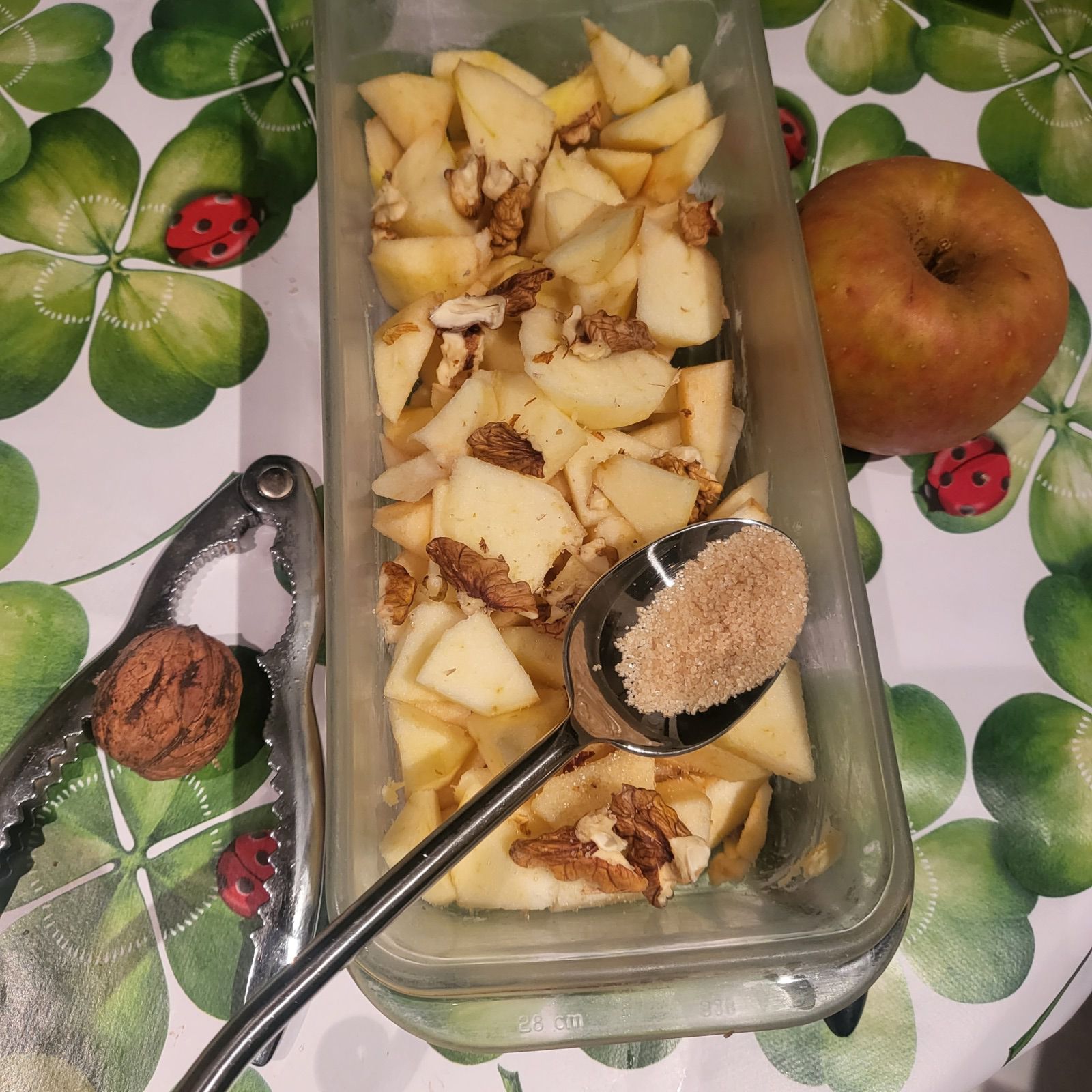 Recette express et simple de dessert pas cher aux pommes et noix