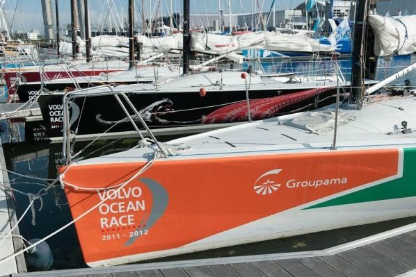 Des mini Volvo Open 70 à quai à Lorient, pour des baptêmes de navigation