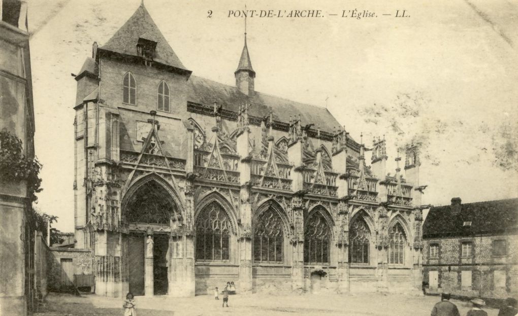 Album de 198 cartes postales de Pont-de-l'Arche et Bonport dans la première moitié du XXe siècle.