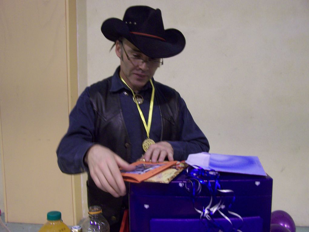 Très belle après midi pour un super anniversaire 50 ans de Thierry et de la danse country avec pour le final des super gâteaux préparés par Mandy la fille de Martine et Thierry