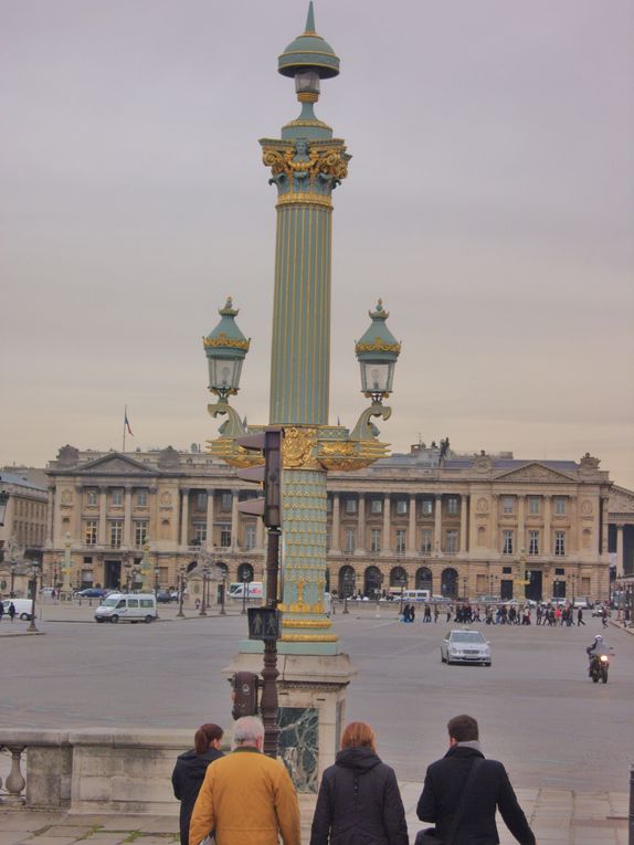 Lundi 1° mars nous commençons à visiter Paris. Tout d'abord nous nous rendons à la Tour Eiffel puis Place de la Concorde avant de terminer Place de l'Opéra et par un peu de shopping aux Galeries Lafayettes.