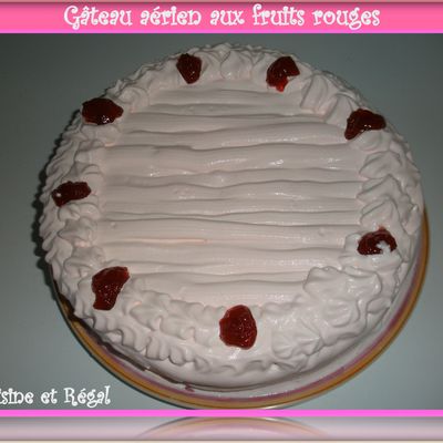Gâteau aérien aux fruits rouges