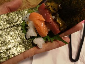 Confection de sushis au restaurant Yoshinotei