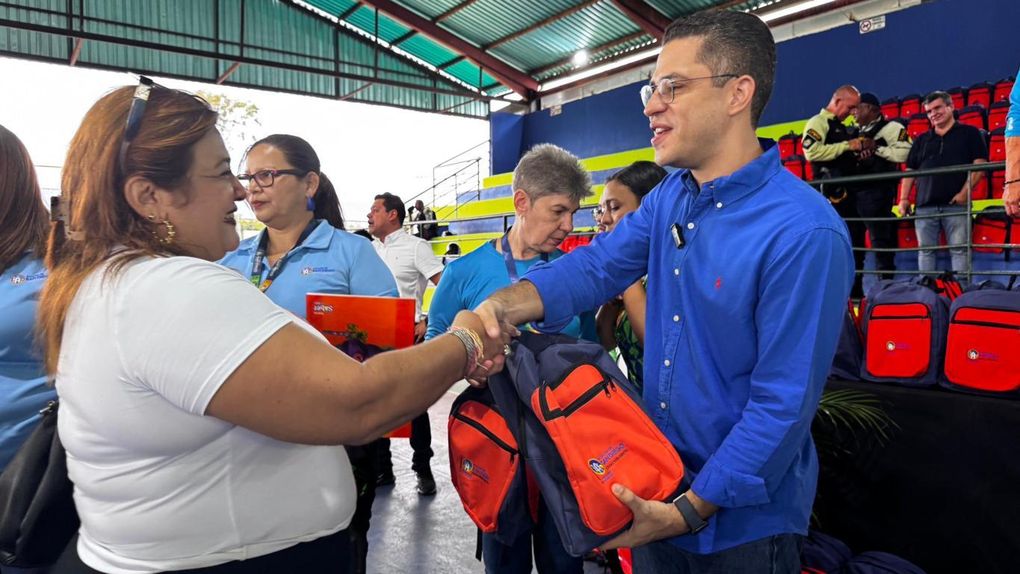 León Jurado Laurentín entregó kits escolares: &quot;San Diego tiene la mejor educación pública de Carabobo&quot;