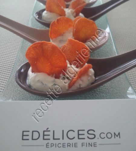 Mousse ail et fines herbes et sa petite chips de carottes