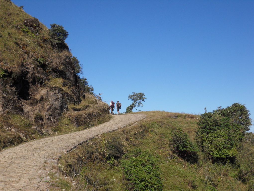 Trek jusqu'à admirer le Kangjenjunga, 3ème plus haut sommet du monde au soleil couchant et au petit matin