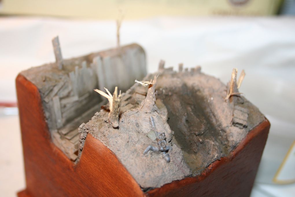 La construction en image du diorama au 1/72 de la tranchée.