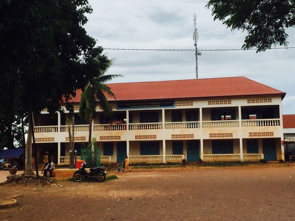 L'école et le temple du village