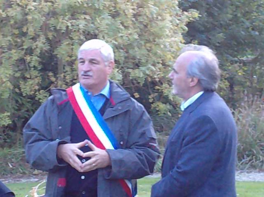 Inauguration d'un lieu de mémoire à Fomperron, conférence/projection de film à la salle Romane de Ménigoute, et concert 'ambiance cabaret' à la salle des fêtes de Ménigoute.