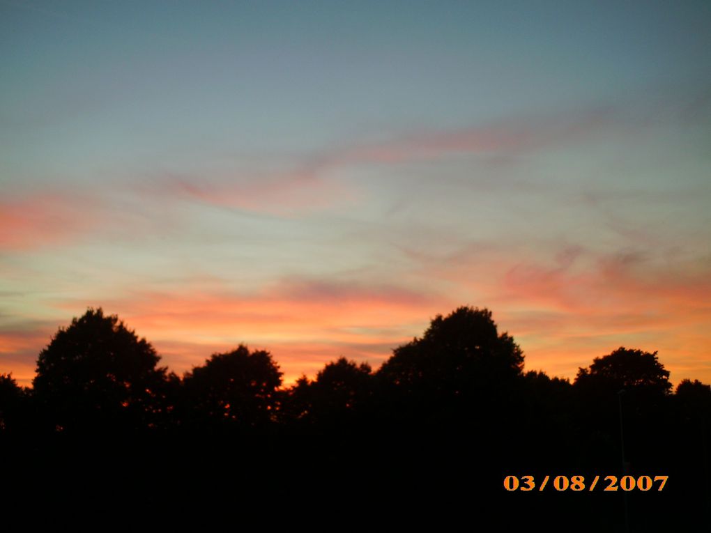 Nuages,levé ou coucher de soleil c'est le ciel dans tous ses états.
Une diapo et évadez vous.