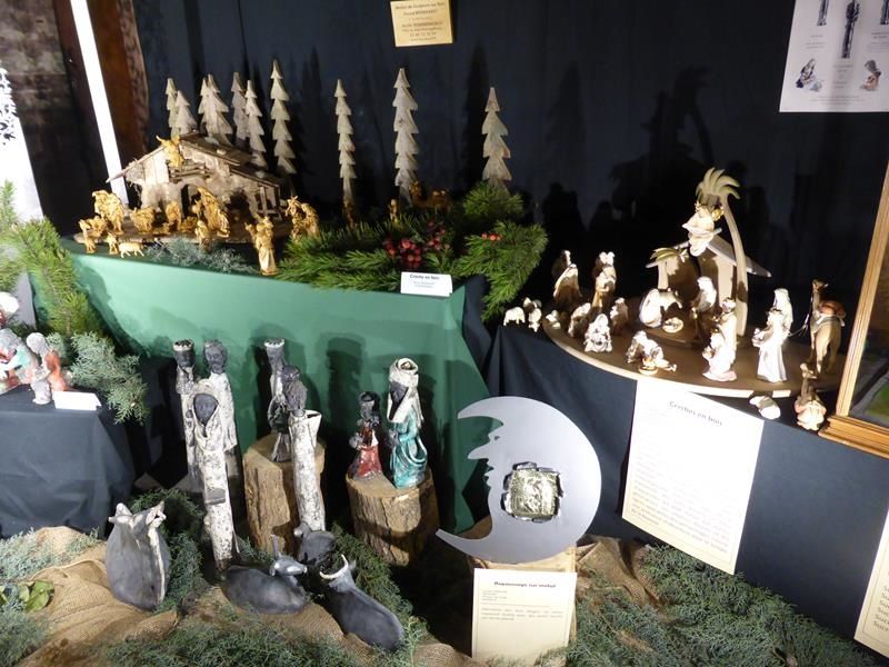 ...crèche en bois...
