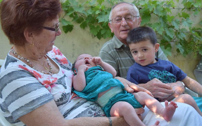 Avec Papi cricri, mamie jaja, et mon frère