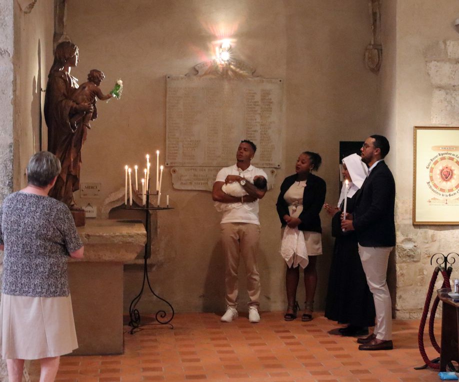 Sainte Messe de la Transfiguration au cours de laquelle a eu lieu le Baptême de Elya, l'enfant miracle de Alan et Cyrielle