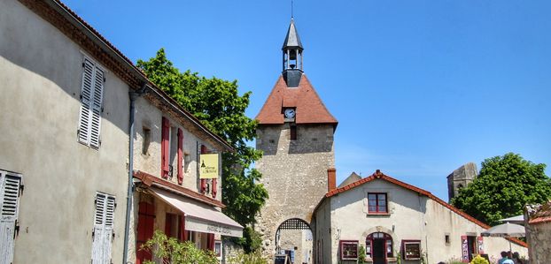 Villa ge de Charroux (03140, Allier)