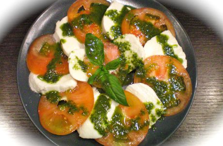 INSALATA CAPRESE OU ENCORE TOMATE ET MOZZA .......