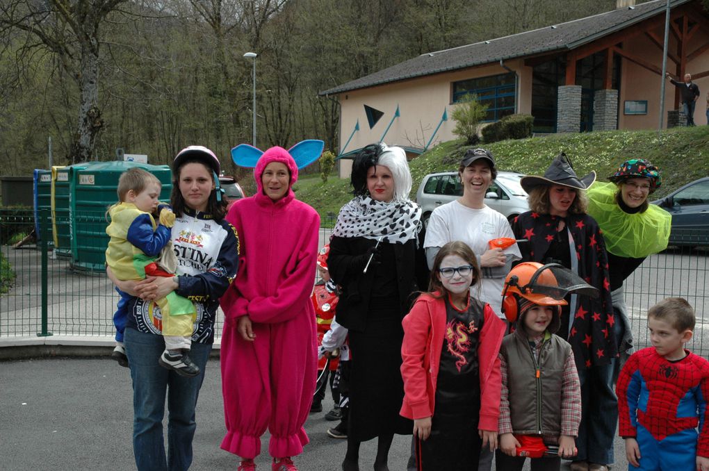 Préparation au carnaval à Rognaix le 12 avril 2013