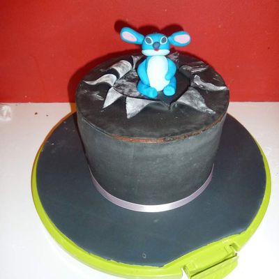 Gâteau chocolat-framboise chapeau Stitch