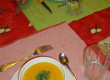 Soupe Potimarron, Pommes de terre, lait de coco et curry