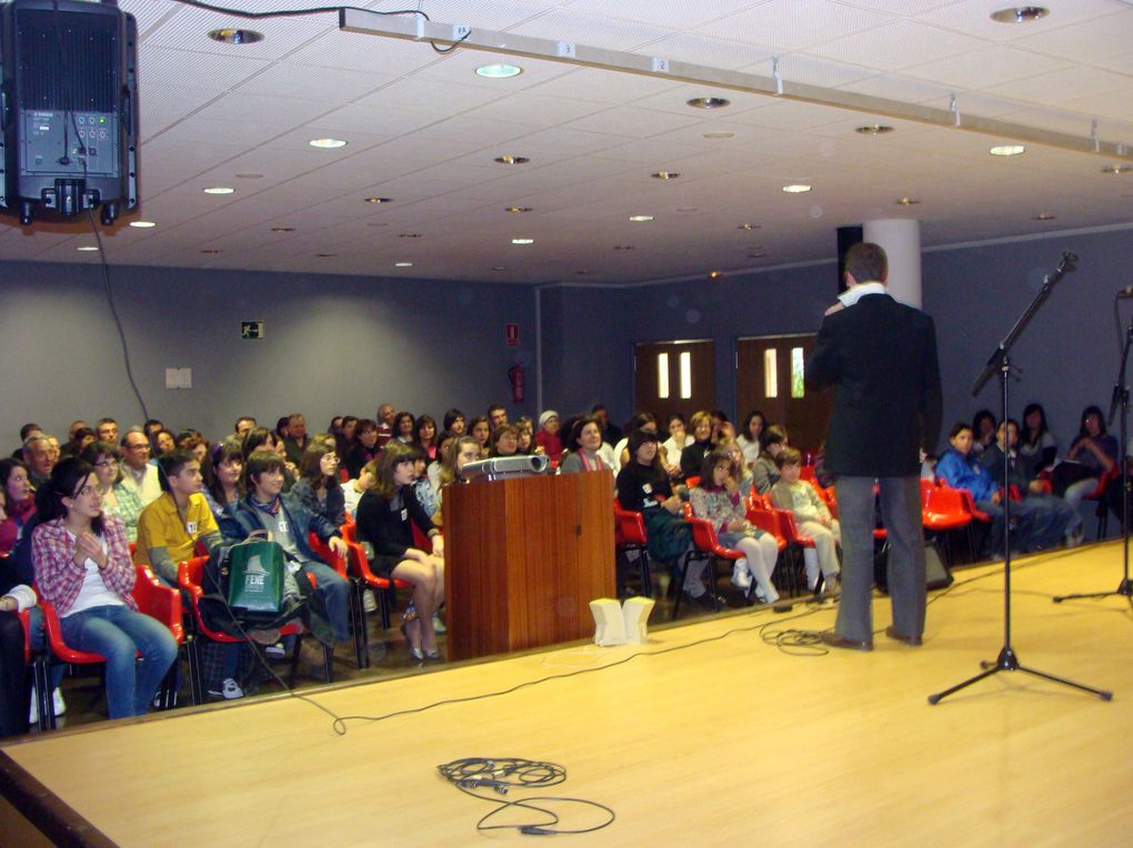 Reportaje gráfico de nuestra particular celebración del Día Internacional de la Francofonía, en la Casa da Cultura de Fene, el sábado 27 de marzo de 2010.