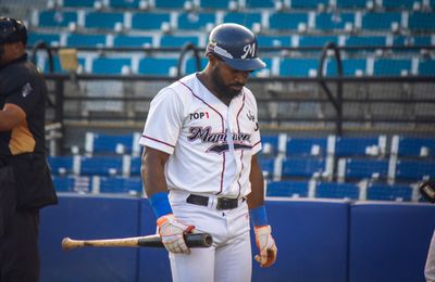 Marineros de Carabobo luchó hasta el final ante Delfines de La Guaira en Valencia
