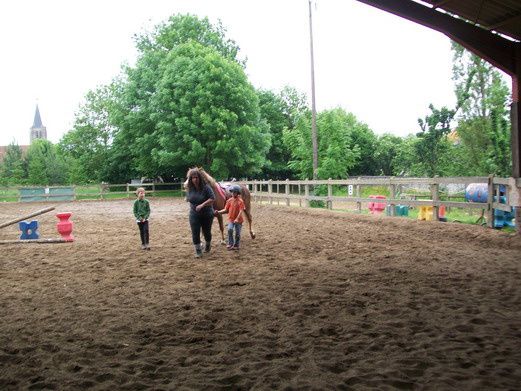 initiation des CP à l'équitation à l'école du Puit des Mèzes - juin 2010