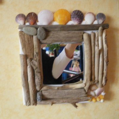 petit miroir en bois flotté et coquillages