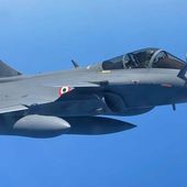 Dans le ciel de Paris des Dassault Aviation Rafale... indiens. - avionslegendaires.net