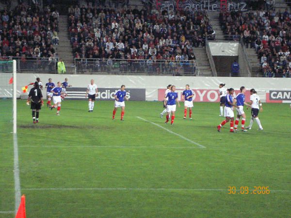 <p>France - Angleterre F&eacute;minines. Match du 30 septembre 2006 &agrave; Rennes avec en supportrices l'&eacute;quipe f&eacute;minine de Corps-Nuds. R&eacute;sultat final 1 &agrave; 0 pour les anglaises. je crois que le r&eacute;sultat de ce match est de 1 &agrave; 1</p>