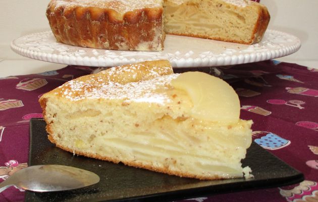 Gâteau au yaourt, poires et amandes