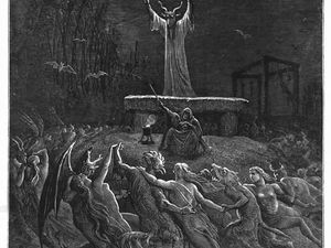 Le mois de Mai, avec son apogée :la nuit des Walpurgis, est pour les satanistes païens, voué à des rituels de sacrifices et d'orgies, se finalisant par des bûchers nocturnes.