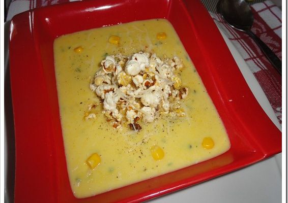 Velouté de mais au pop corn épicé au parmesan