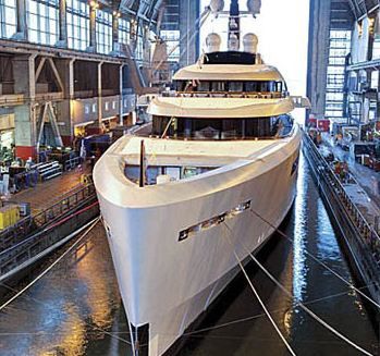 Le patron d'Alinghi offre un yacht de 144 millions d'euros à son épouse