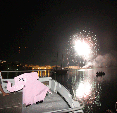 Feu d'artifice Rose de la fête de la mer de Leucate