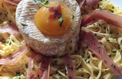 Fettucini au Camembert Rôti, Jambon Sec Italien et Jaune d'œuf !