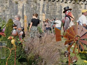 Plants et  soleil, conseils et ménéstrels au marché de la fleur d'automne de Quimper