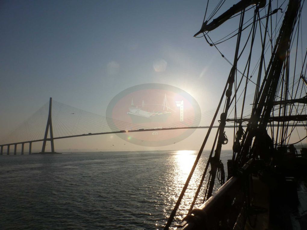 Voilà une belle expérience que de remonter la Seine et ses splendides paysages à bord d'un navire comme le Götheborg. Bienvenue à bord pour cette navigation de 6 heures !