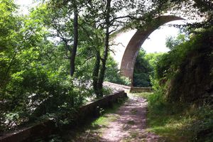 Vacances vézeliennes, ponts, fouilles et lectures