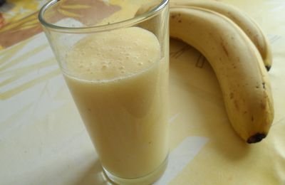 Smoothie banane, ananas et passion