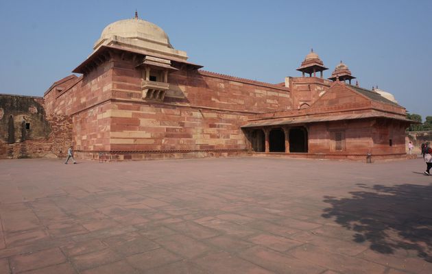 Akbar et Fatehpur Sikri:11 février.