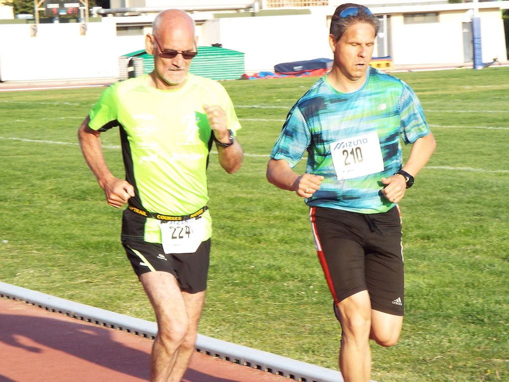 Première série du 3000 m.- St Joseph