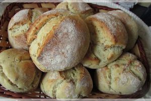 Rustikale KartoffelBrötchen .. BroccoliFrikadellen und das Christkind backt...