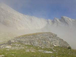 On passe devant l'alpage d'Einzon, puis on remonte jusqu'à l'Itre du Bouis (1996m).