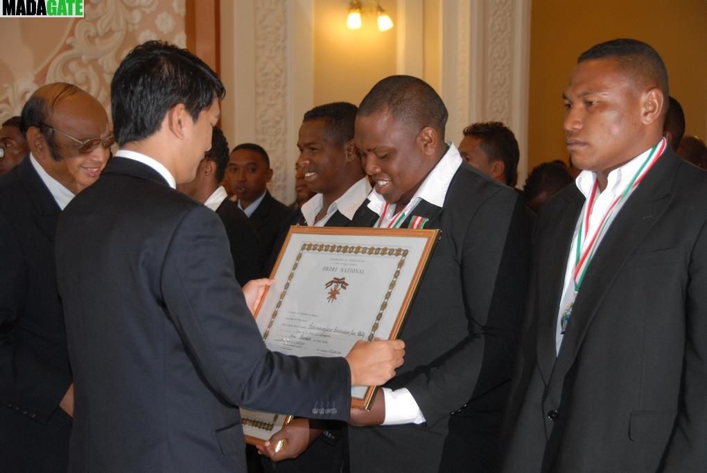 Les XV Makis de Madagascar, vainqueur de la Namibie, lors de la CAN 2012 de rugby, faits Chevaliers de l'Ordre national malagasy. Photos Harilala Randrianarison. www.madagate.com