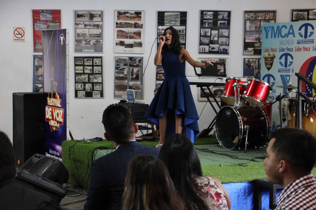 Presentaciones musicales con alumnos de la institución amenizaron la entrega de premios