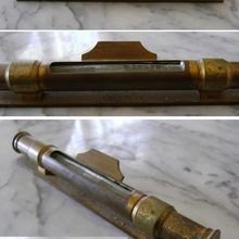 Un ancien petit niveau d'eau