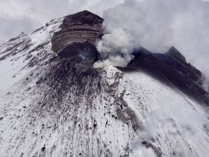 Popocatépetl - flight over the crater on 19 July 2019 - Doc. ICCSV & Cenapred / CNPC / Seguridad - one click to enlarge